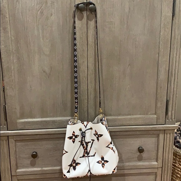 COPY - Louis Vuitton neo noe shoulder jungle while - Picture 2 of 5